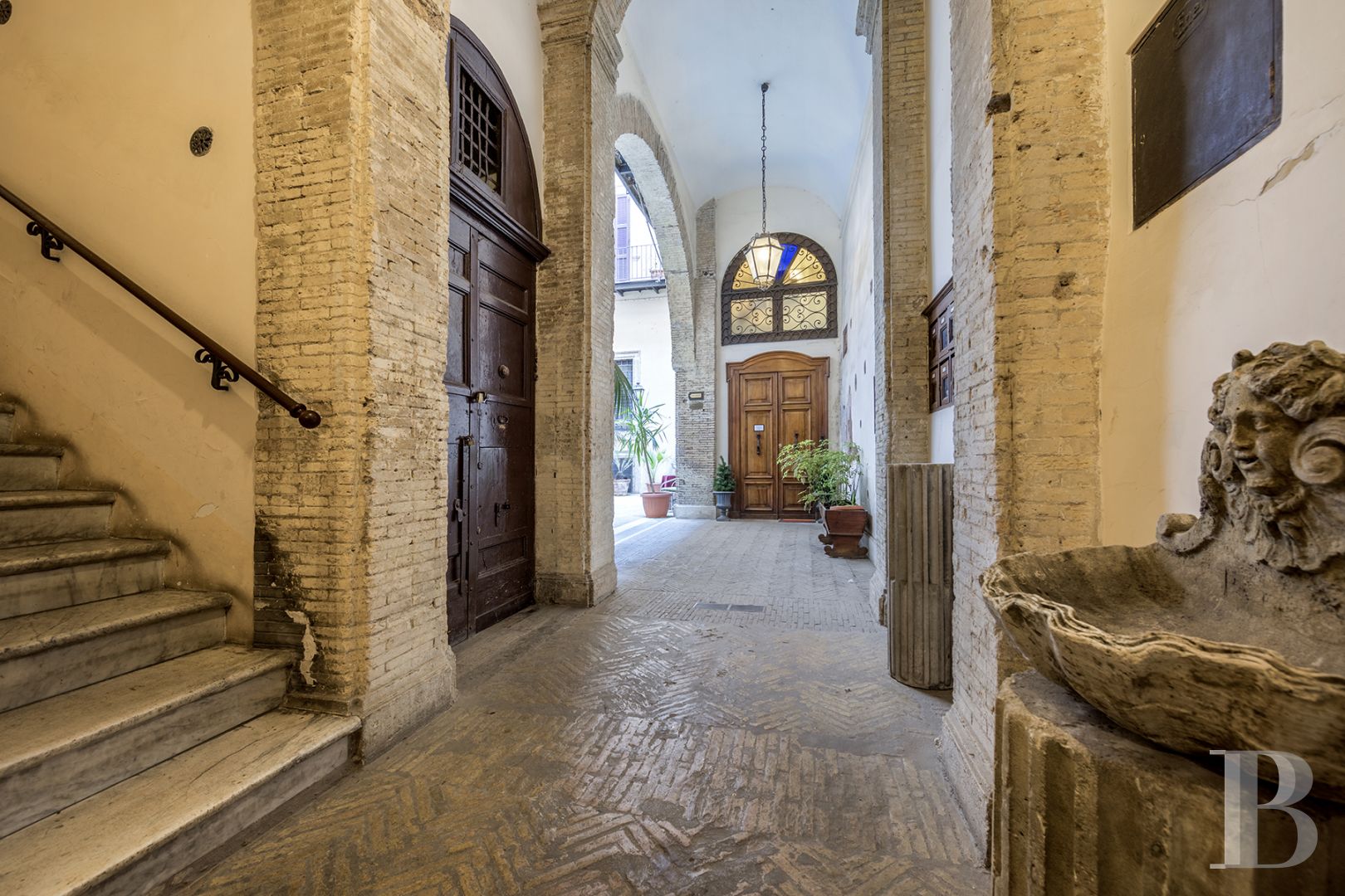 À Rome, tout près de la place Navone,  un appartement dans un palazzo du 16e siècle - photo  n°3
