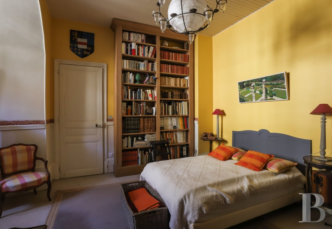 À Moret-sur-Loing, au sud de Fontainebleau, un ancien donjon royal du 12e siècle habité d’un rêve néo-gothique - photo  n°20