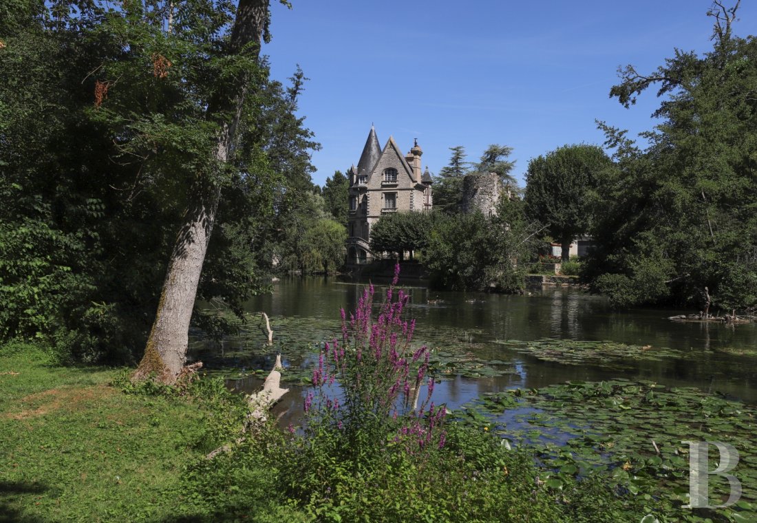 À Moret-sur-Loing, au sud de Fontainebleau, un ancien donjon royal du 12e siècle habité d’un rêve néo-gothique - photo  n°24