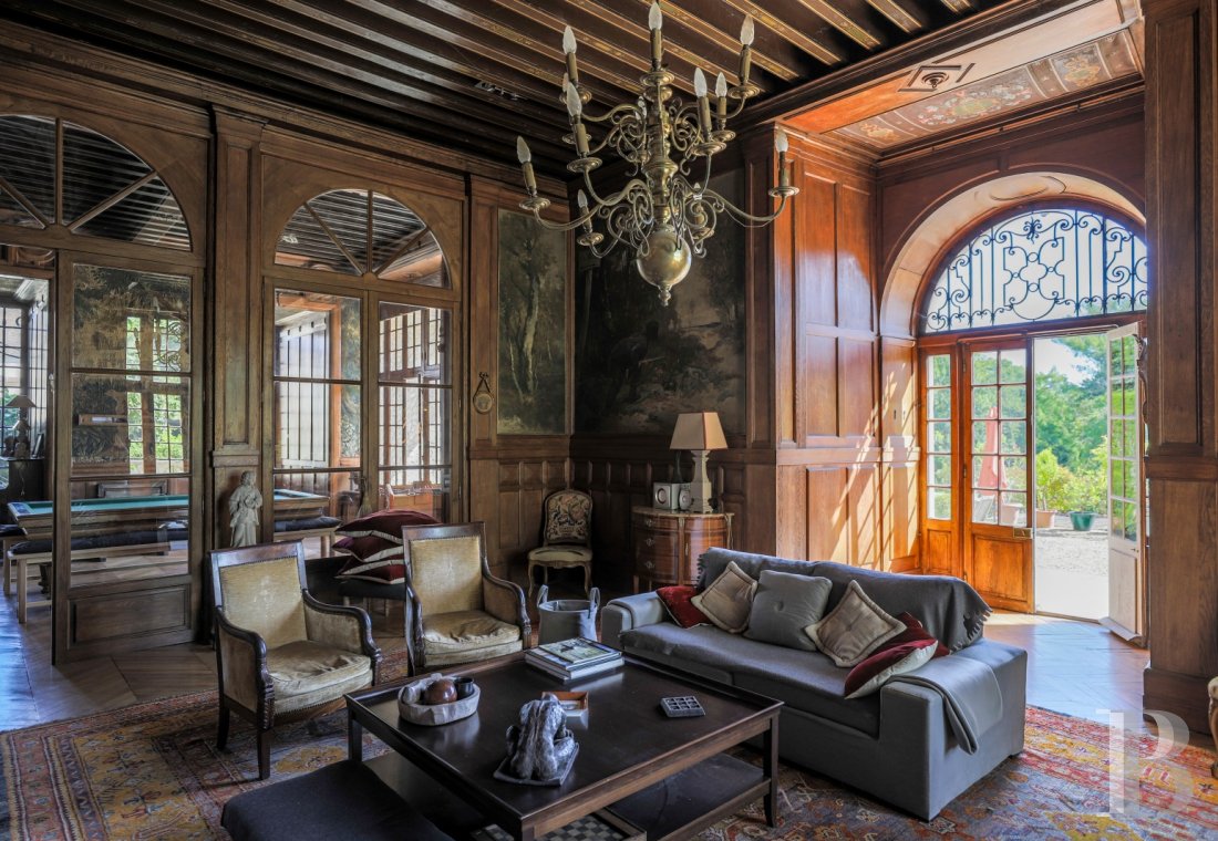 À Moret-sur-Loing, au sud de Fontainebleau, un ancien donjon royal du 12e siècle habité d’un rêve néo-gothique - photo  n°7