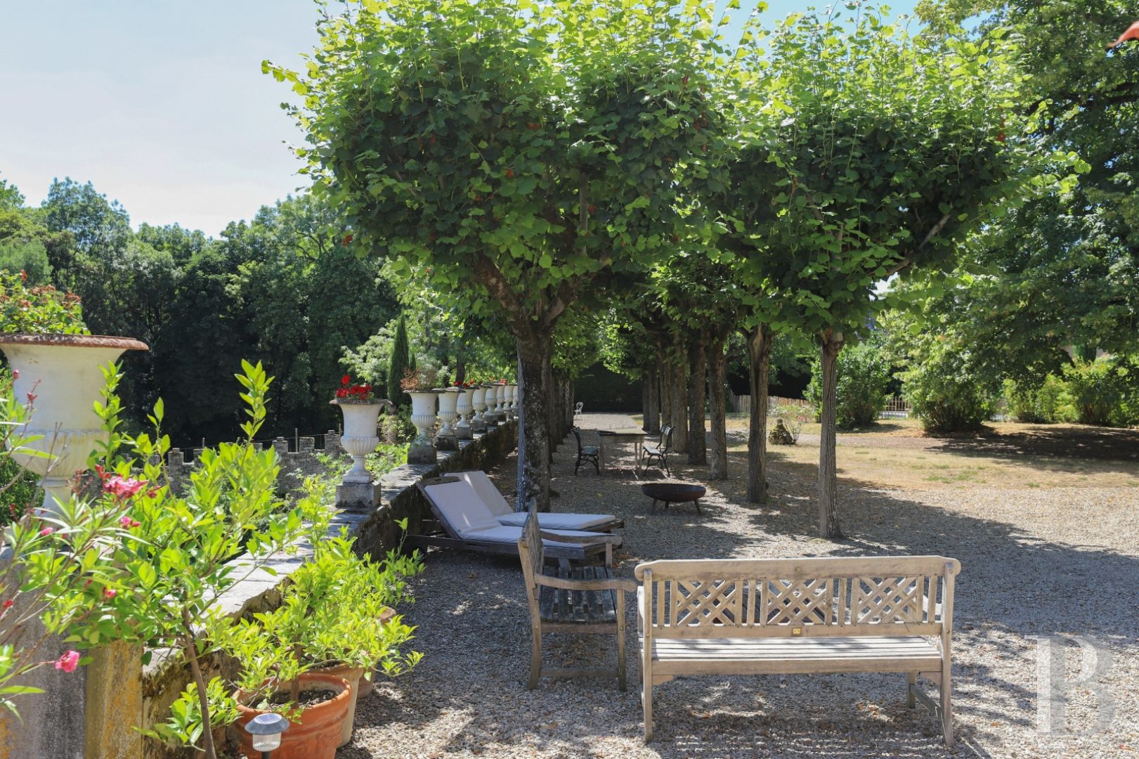À Moret-sur-Loing, au sud de Fontainebleau, un ancien donjon royal du 12e siècle habité d’un rêve néo-gothique - photo  n°5