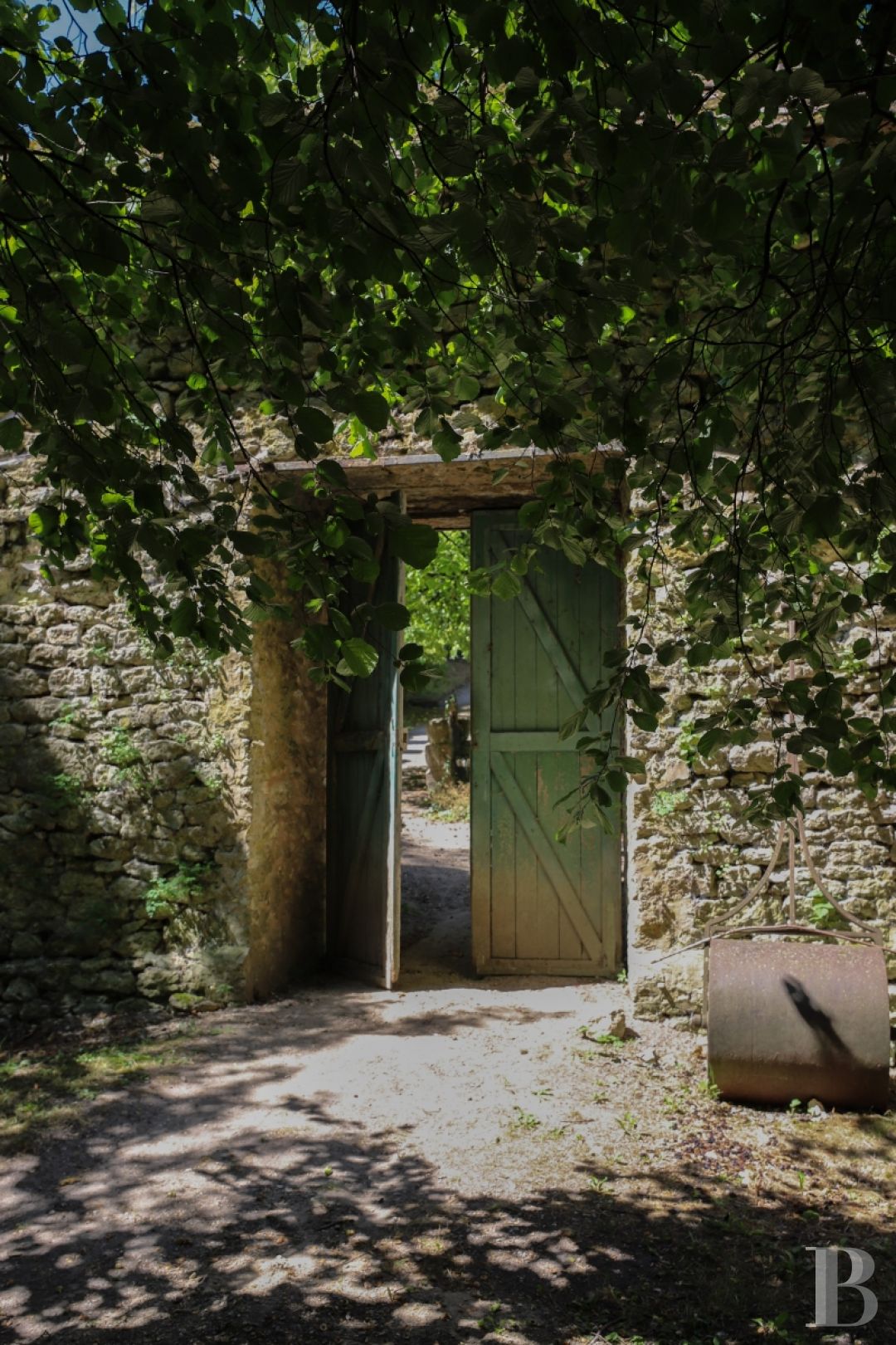 À Moret-sur-Loing, au sud de Fontainebleau, un ancien donjon royal du 12e siècle habité d’un rêve néo-gothique - photo  n°23