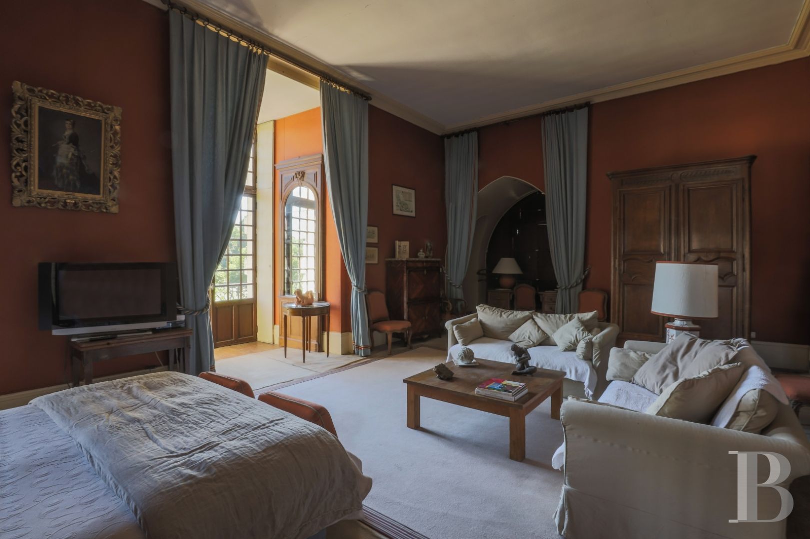 À Moret-sur-Loing, au sud de Fontainebleau, un ancien donjon royal du 12e siècle habité d’un rêve néo-gothique - photo  n°18