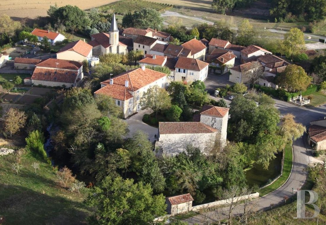 A former 12th century village chateau in the heart of the Gers countryside - photo  n°2