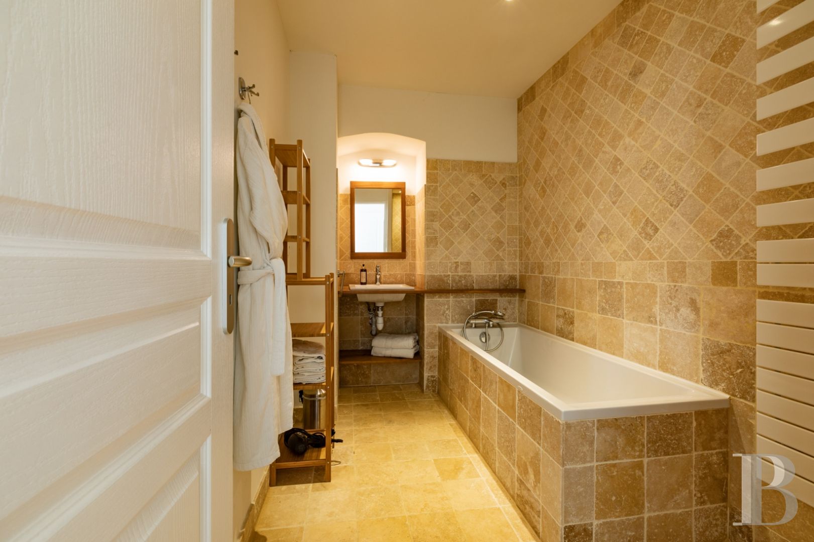 En pleine campagne gersoise, un ancien château de village du 12e siècle  - photo  n°21