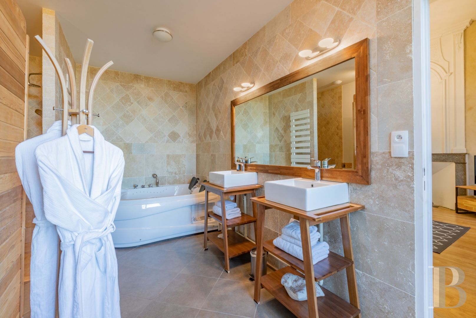 En pleine campagne gersoise, un ancien château de village du 12e siècle  - photo  n°24