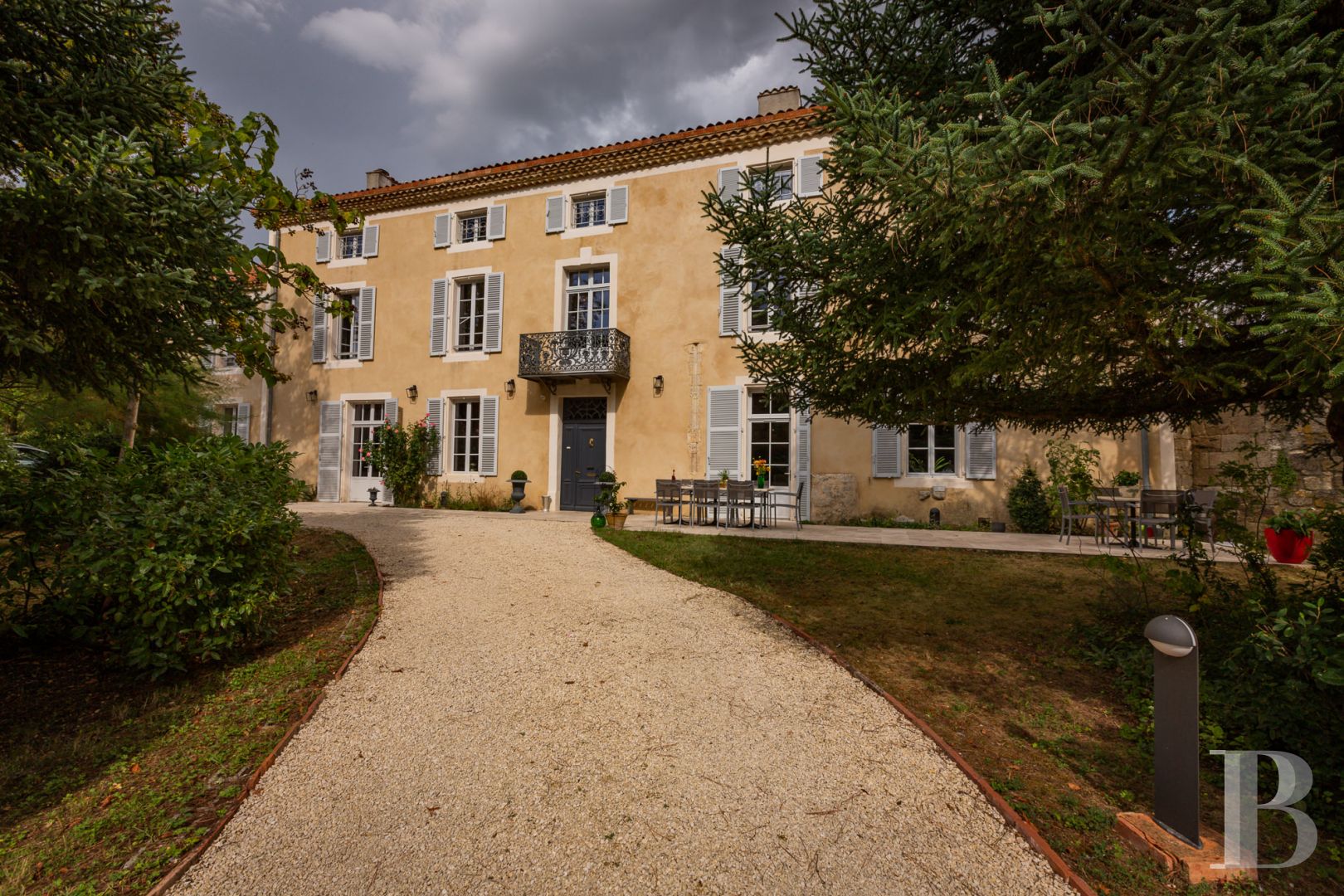 En pleine campagne gersoise, un ancien château de village du 12e siècle  - photo  n°1