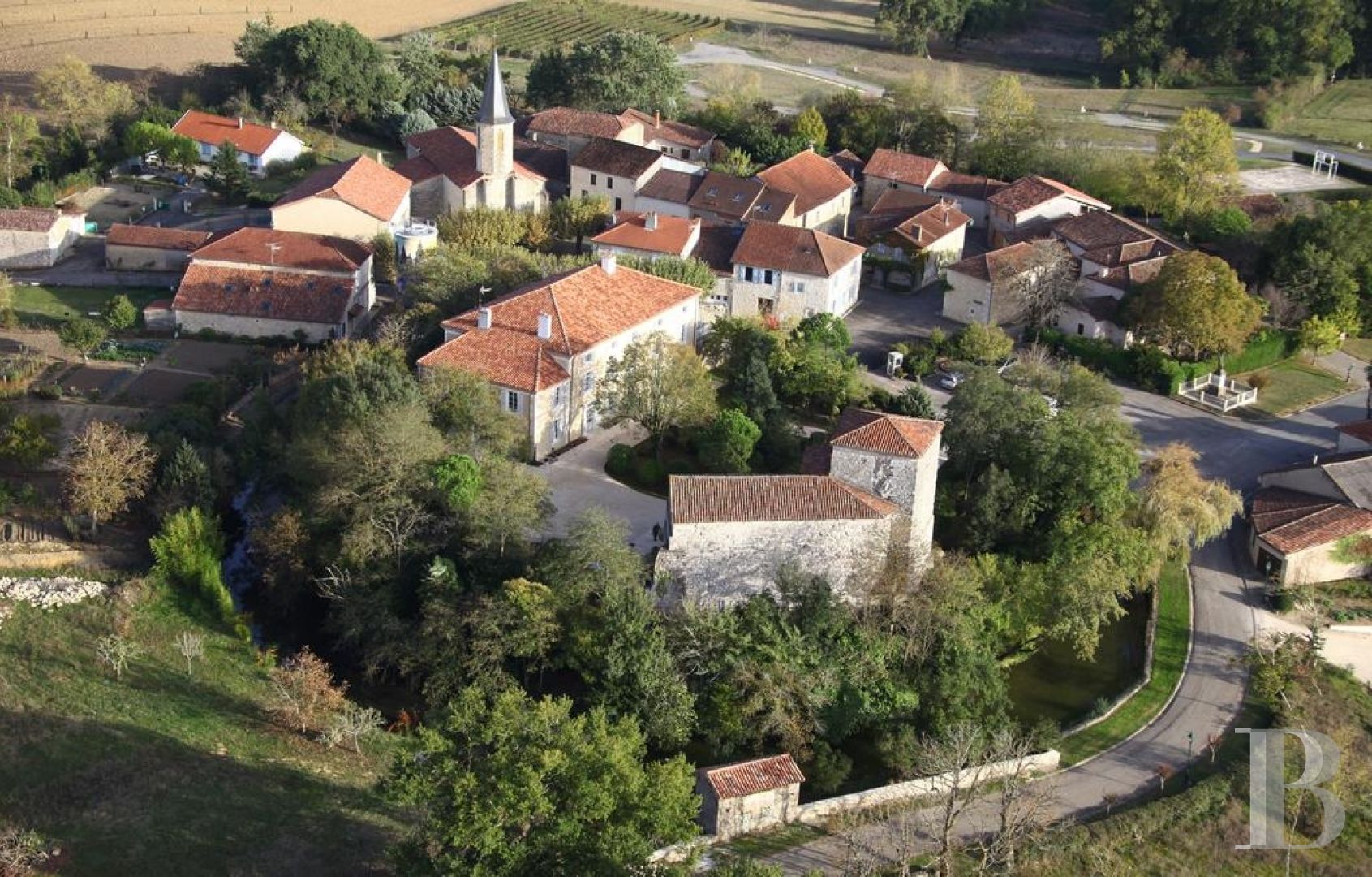 En pleine campagne gersoise, un ancien château de village du 12e siècle  - photo  n°2
