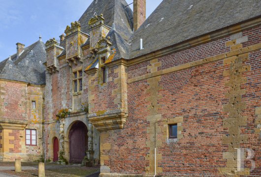 champagne-ardennes - A listed castle, once belonging to the Joyeuse counts, in 7 ha of parklands  2½ hours from Paris and Brussels in a region known as Argonne-Ardennaise