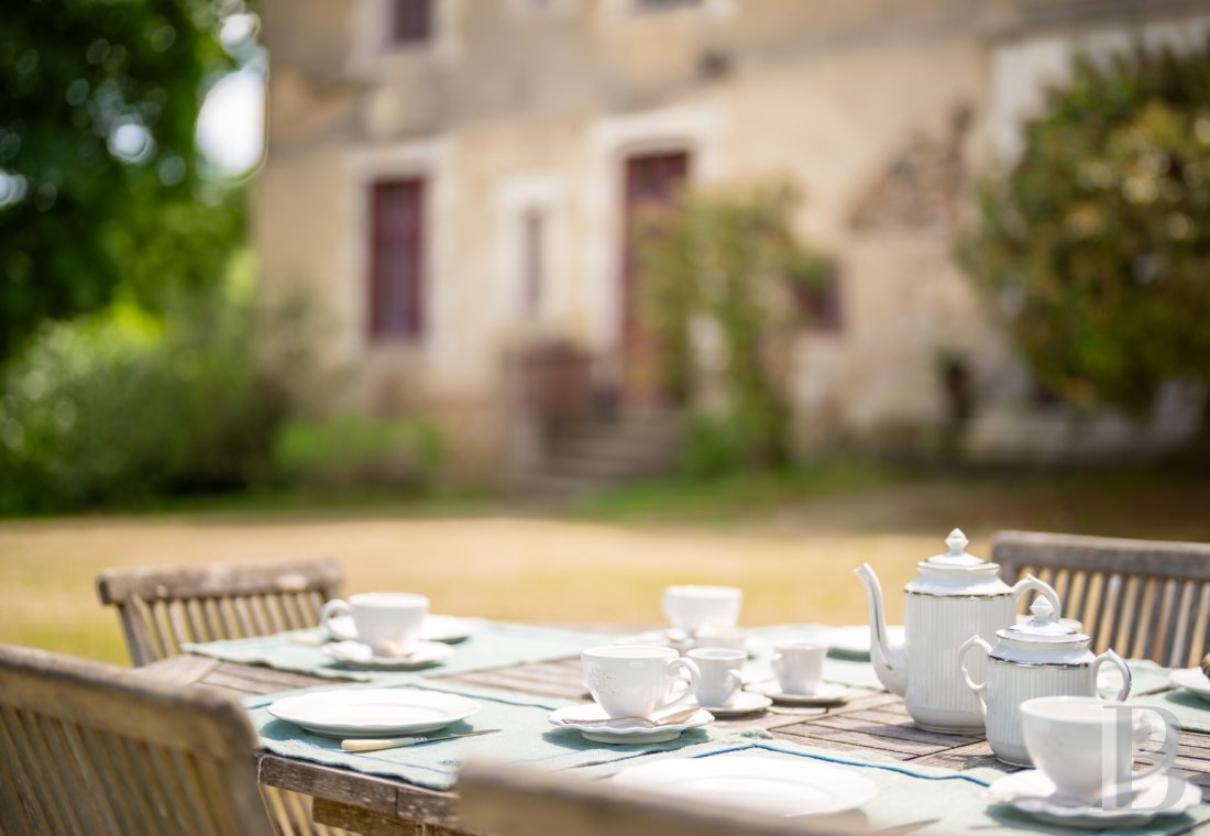 An elegant 17th century chateau with a park stretching for as far as the eye can see between Périgueux and Limoges, in the north of the Dordogne - photo  n°61