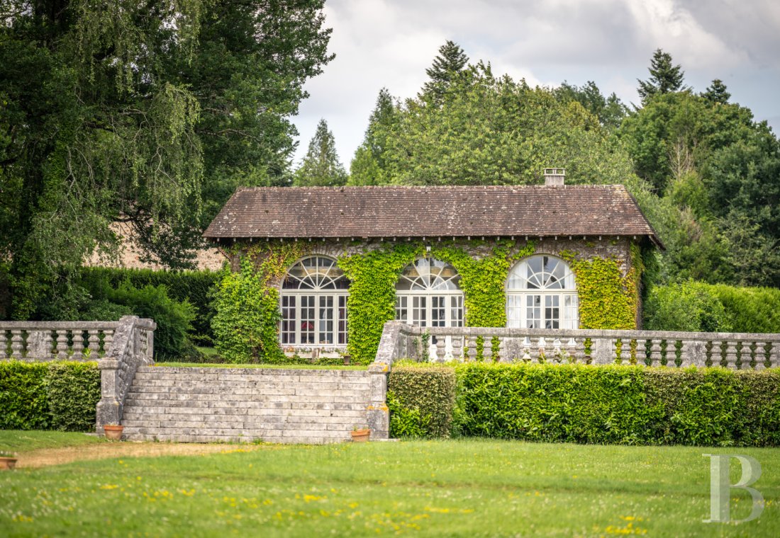 An elegant 17th century chateau with a park stretching for as far as the eye can see between Périgueux and Limoges, in the north of the Dordogne - photo  n°6