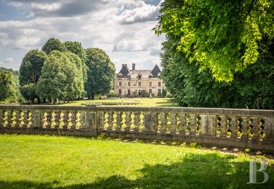 An elegant 17th century chateau with a park stretching for as far as the eye can see between Périgueux and Limoges, in the north of the Dordogne - photo  n°46