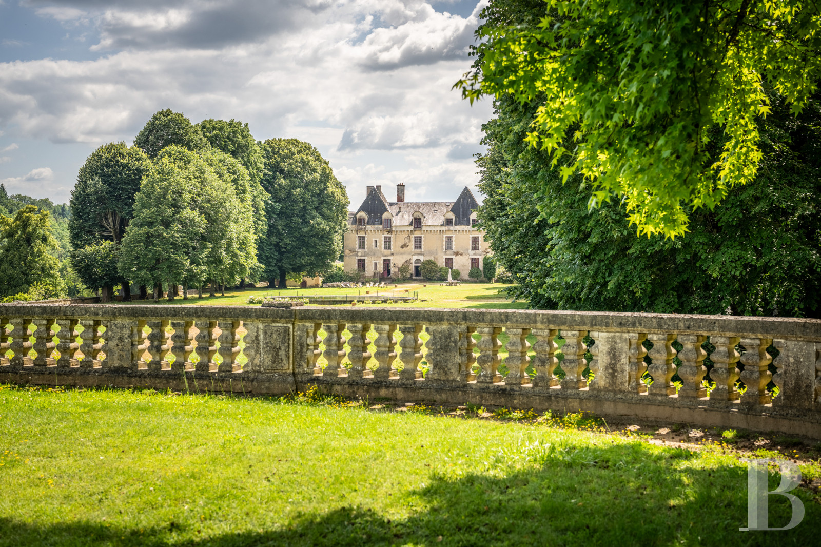 An elegant 17th century chateau with a park stretching for as far as the eye can see between Périgueux and Limoges, in the north of the Dordogne - photo  n°46