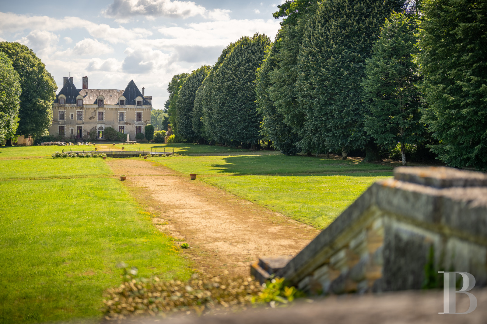 An elegant 17th century chateau with a park stretching for as far as the eye can see between Périgueux and Limoges, in the north of the Dordogne - photo  n°5