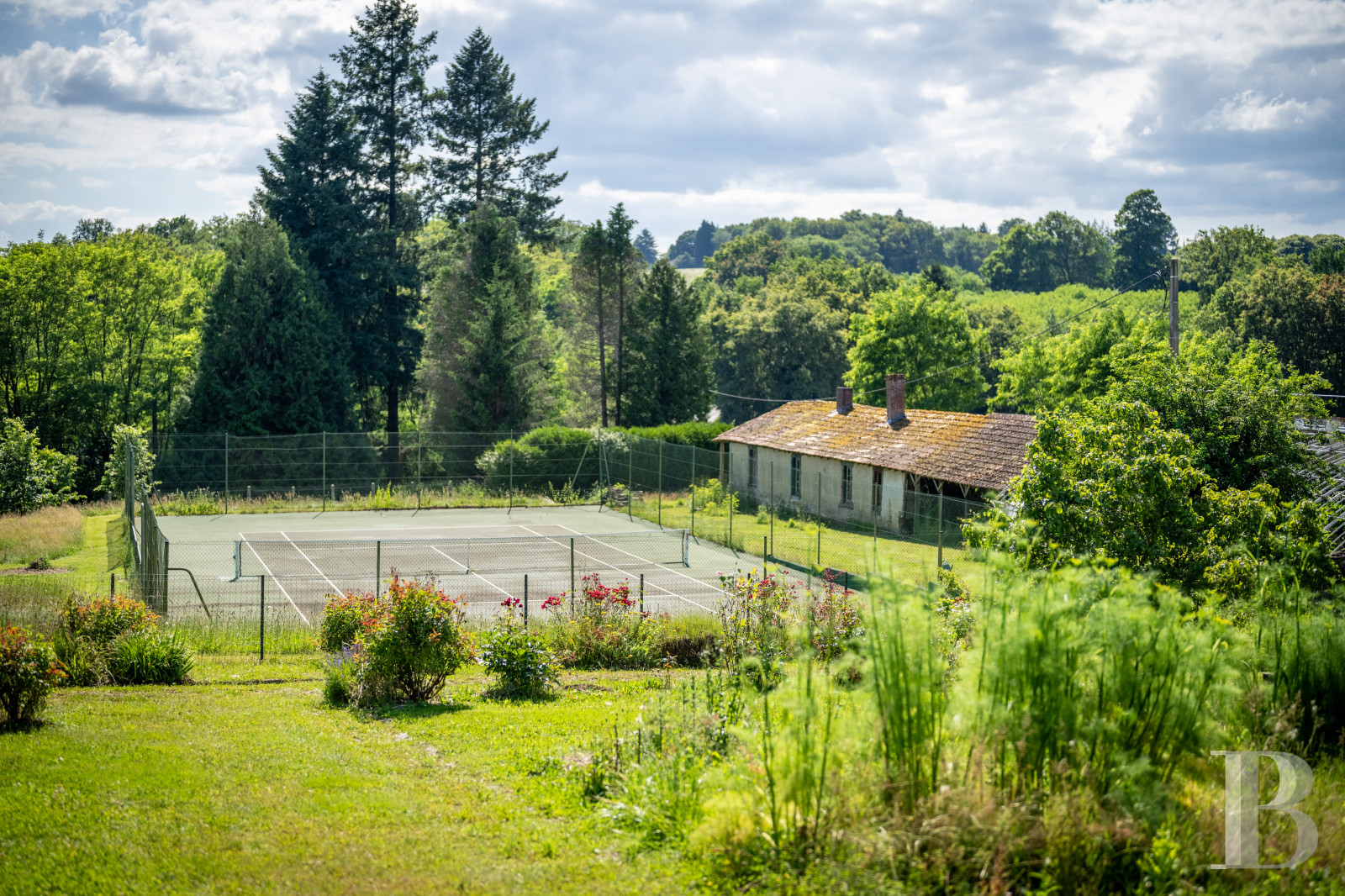 An elegant 17th century chateau with a park stretching for as far as the eye can see between Périgueux and Limoges, in the north of the Dordogne - photo  n°57