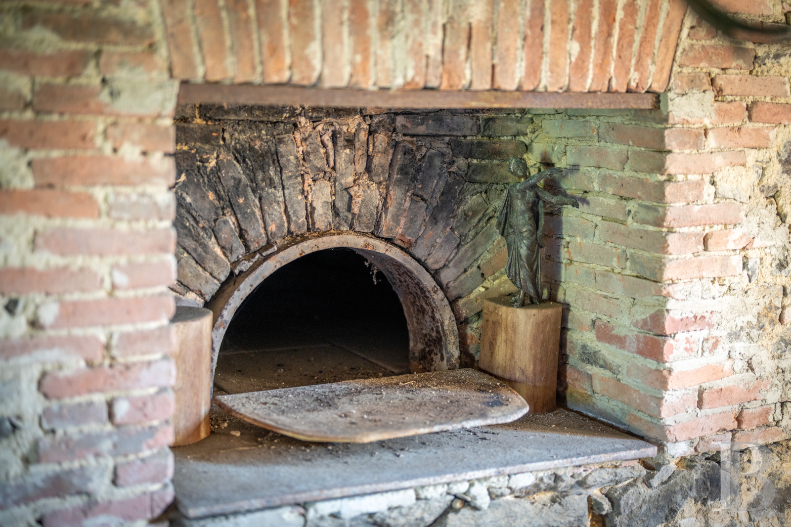 An elegant 17th century chateau with a park stretching for as far as the eye can see between Périgueux and Limoges, in the north of the Dordogne - photo  n°59