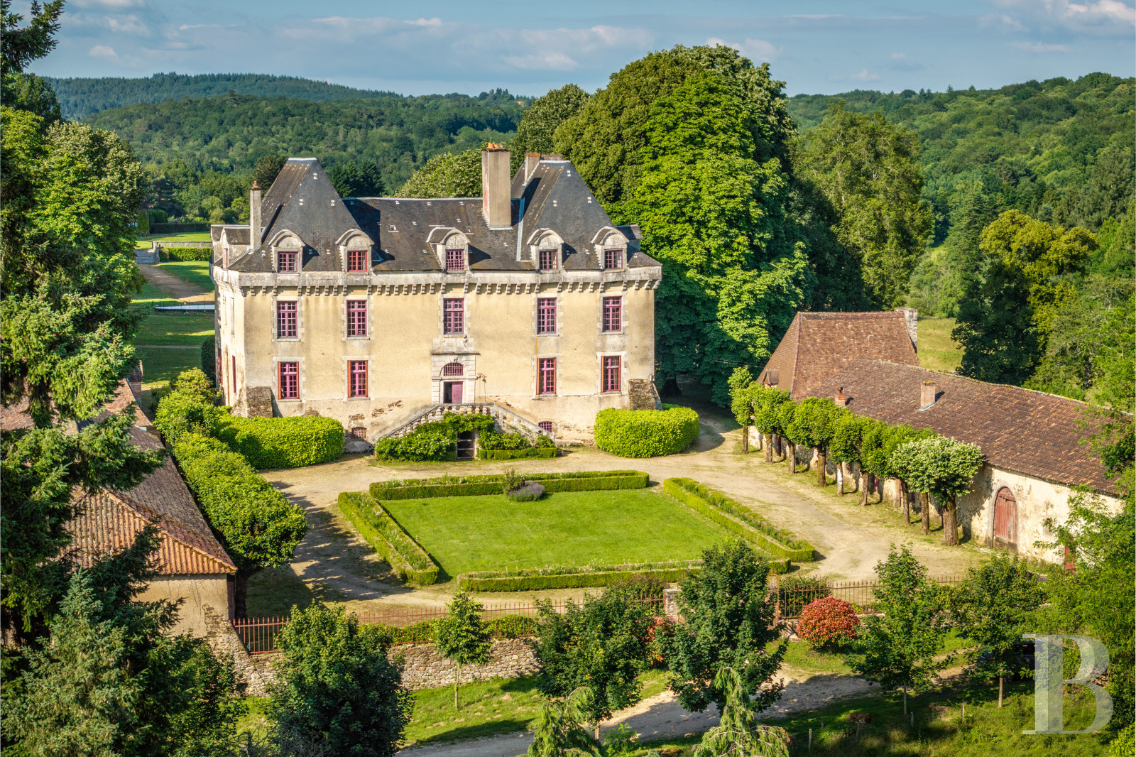 An elegant 17th century chateau with a park stretching for as far as the eye can see between Périgueux and Limoges, in the north of the Dordogne - photo  n°62