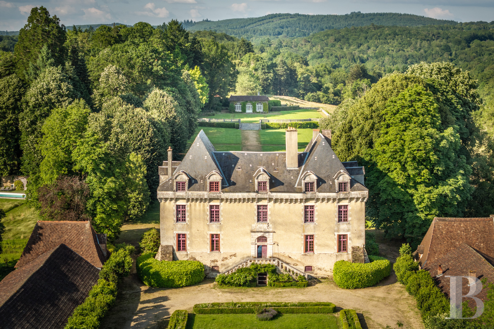 An elegant 17th century chateau with a park stretching for as far as the eye can see between Périgueux and Limoges, in the north of the Dordogne - photo  n°4
