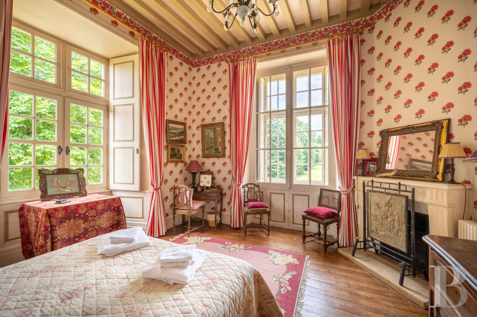 An elegant 17th century chateau with a park stretching for as far as the eye can see between Périgueux and Limoges, in the north of the Dordogne - photo  n°32