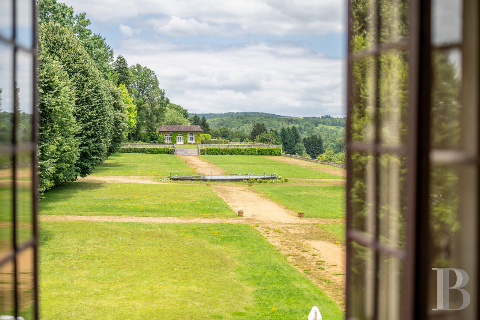 An elegant 17th century chateau with a park stretching for as far as the eye can see between Périgueux and Limoges, in the north of the Dordogne - photo  n°33