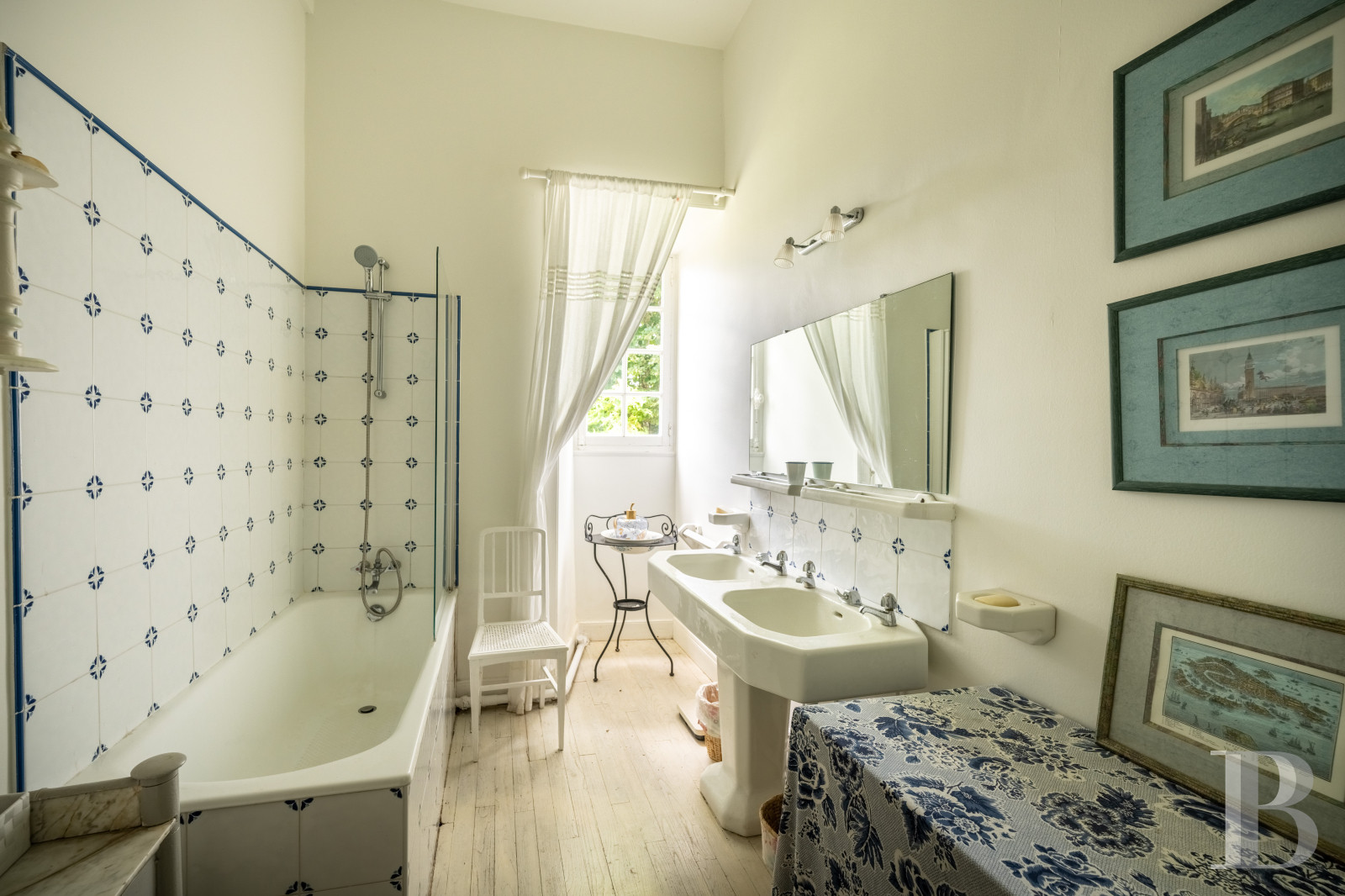 An elegant 17th century chateau with a park stretching for as far as the eye can see between Périgueux and Limoges, in the north of the Dordogne - photo  n°34