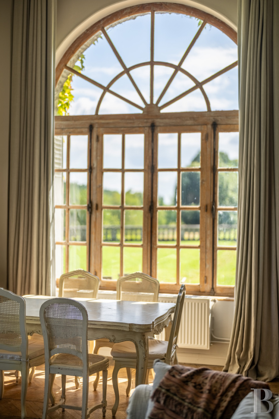 An elegant 17th century chateau with a park stretching for as far as the eye can see between Périgueux and Limoges, in the north of the Dordogne - photo  n°50