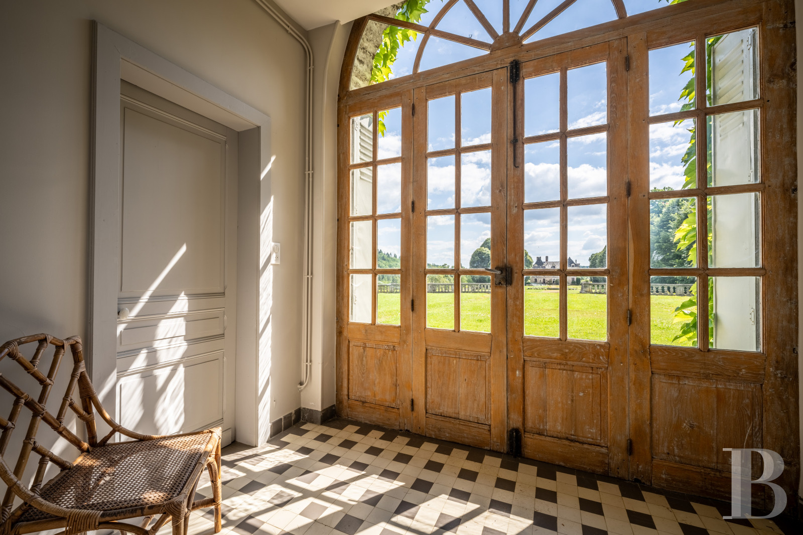 An elegant 17th century chateau with a park stretching for as far as the eye can see between Périgueux and Limoges, in the north of the Dordogne - photo  n°54