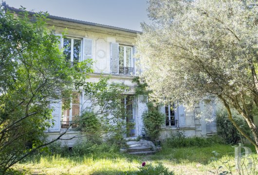 ile-de-france - A 19th-century manor house, with a modern extension and landscaped garden,  on a plot of more than 2 000 m² in the old town of Bagneux 