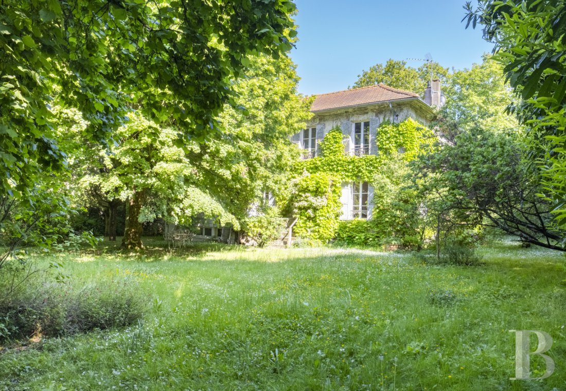 properties in town ile de france   - 1