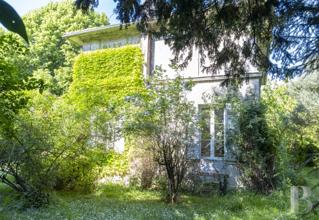 properties in town ile de france   - 2