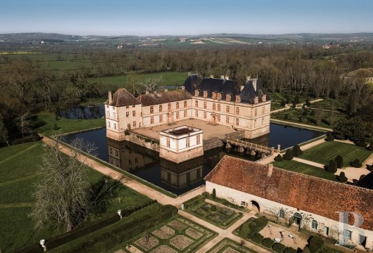 bourgogne - Au sud de la Bourgogne, l’emblématique château de Cormatin classé MH et ses 11ha de parc et jardin IMH