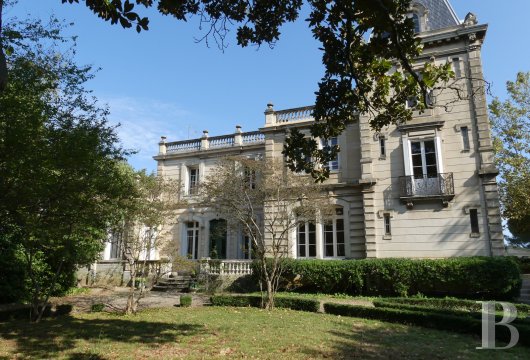 languedoc-roussillon - À Narbonne, fille aînée de Rome, une demeure de maître, sa maison d’amis et ses annexes dans un parc - un air de dolce vita