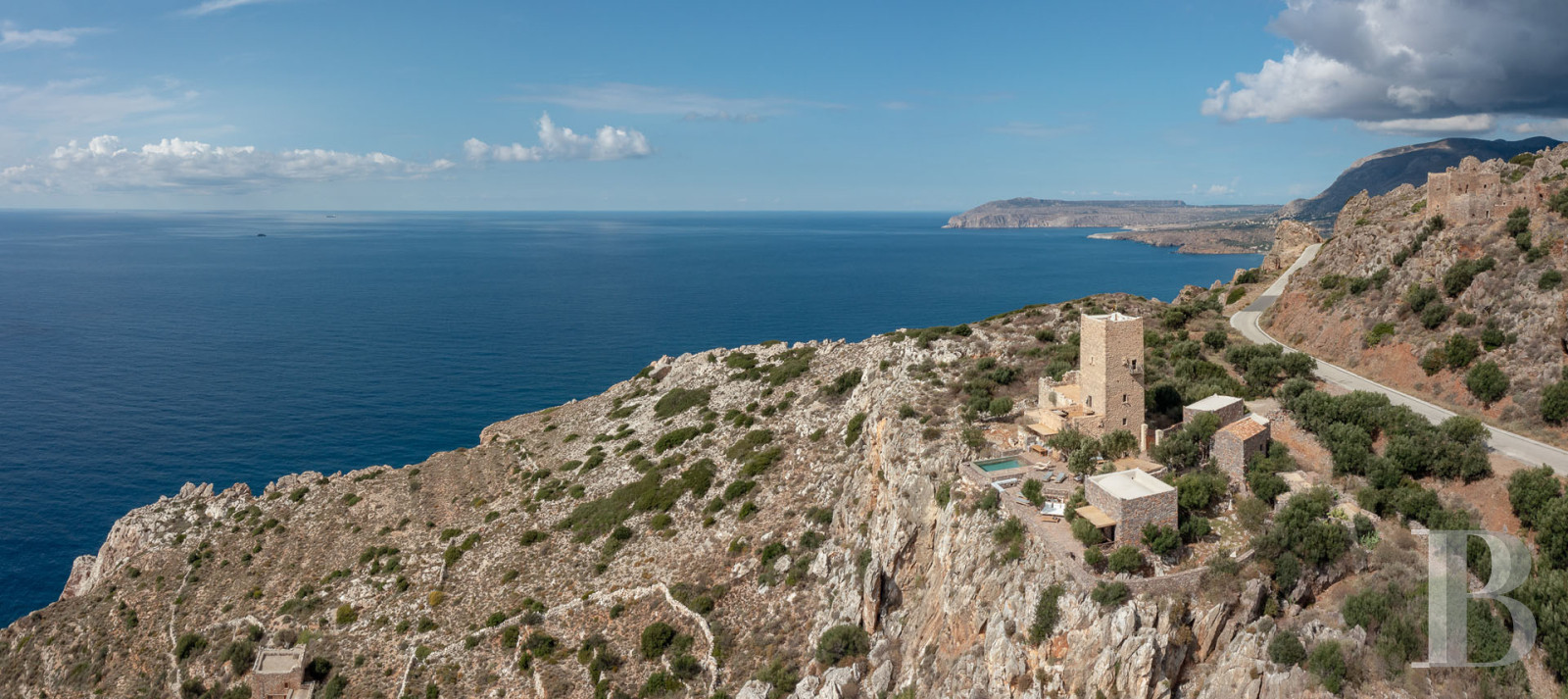 An old tower house transformed into an intimate hotel with expansive views of the Mani peninsula, to the south of the Peloponnese - photo  n°3