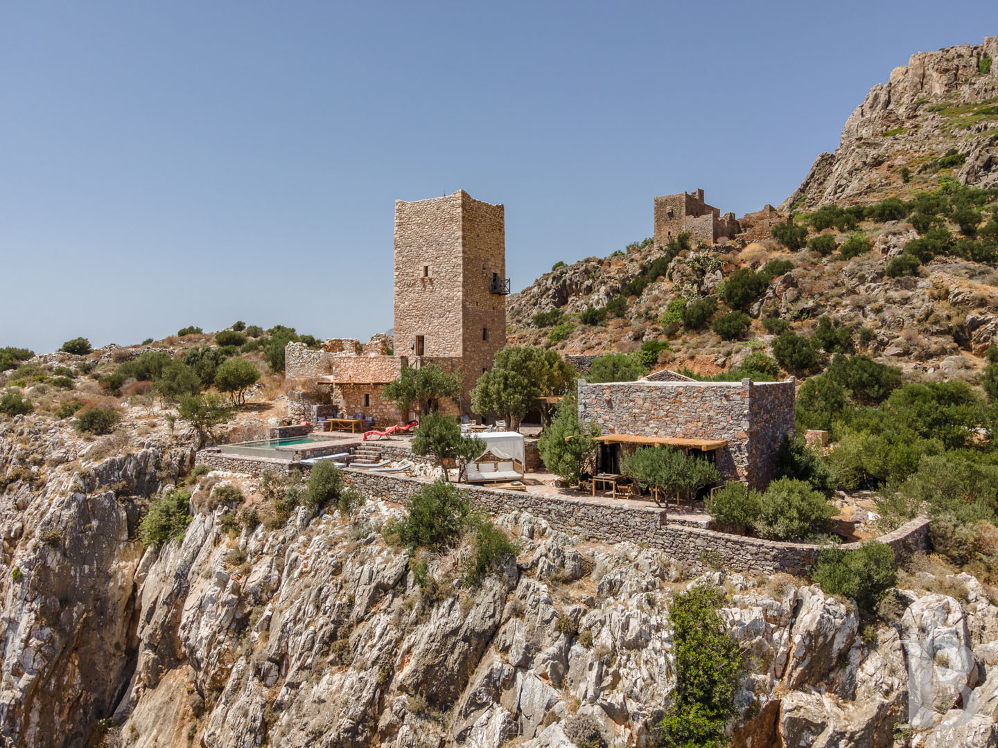 An old tower house transformed into an intimate hotel with expansive views of the Mani peninsula, to the south of the Peloponnese - photo  n°1