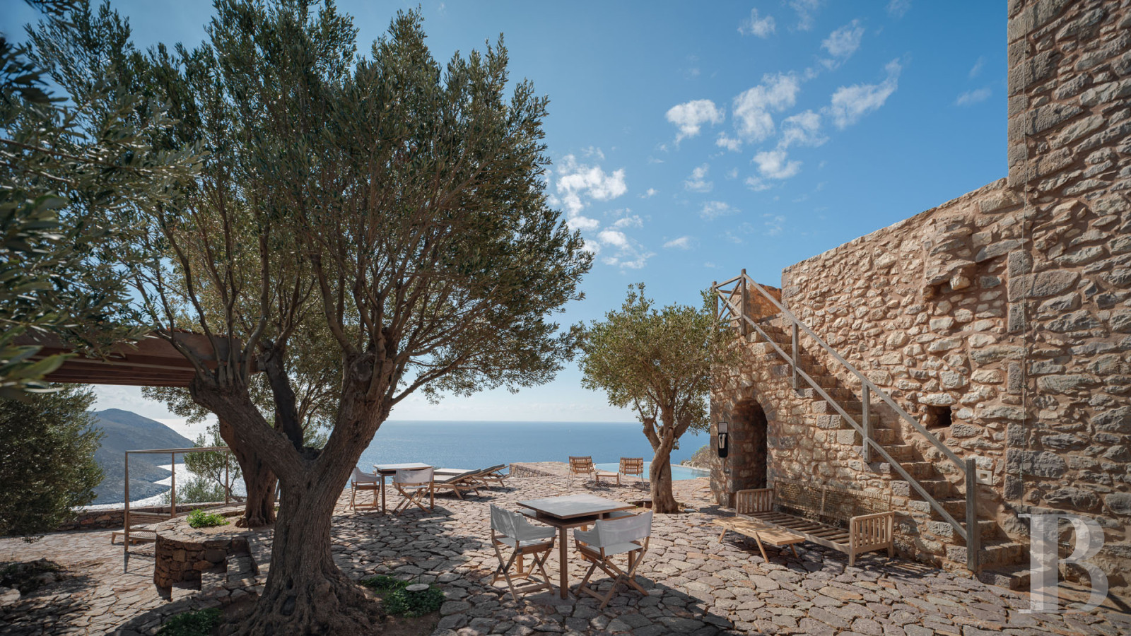 An old tower house transformed into an intimate hotel with expansive views of the Mani peninsula, to the south of the Peloponnese - photo  n°33