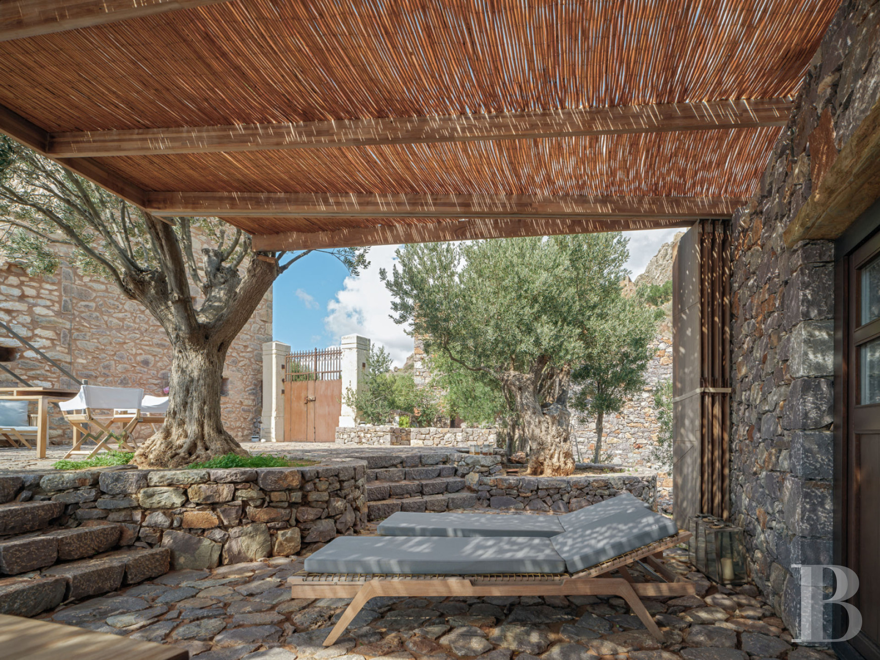 An old tower house transformed into an intimate hotel with expansive views of the Mani peninsula, to the south of the Peloponnese - photo  n°6