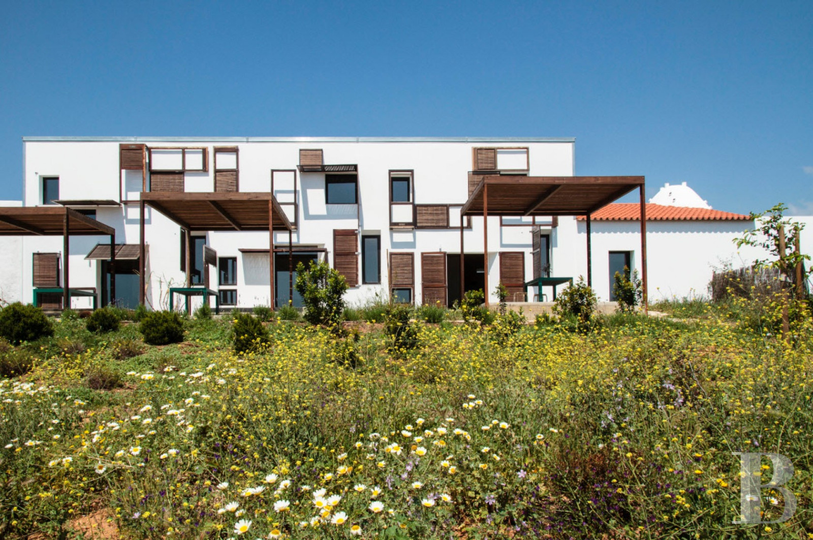 Au sud du Portugal, à proximité de la frontière espagnole, une propriété agricole transformée en lieu de villégiature - photo  n°1