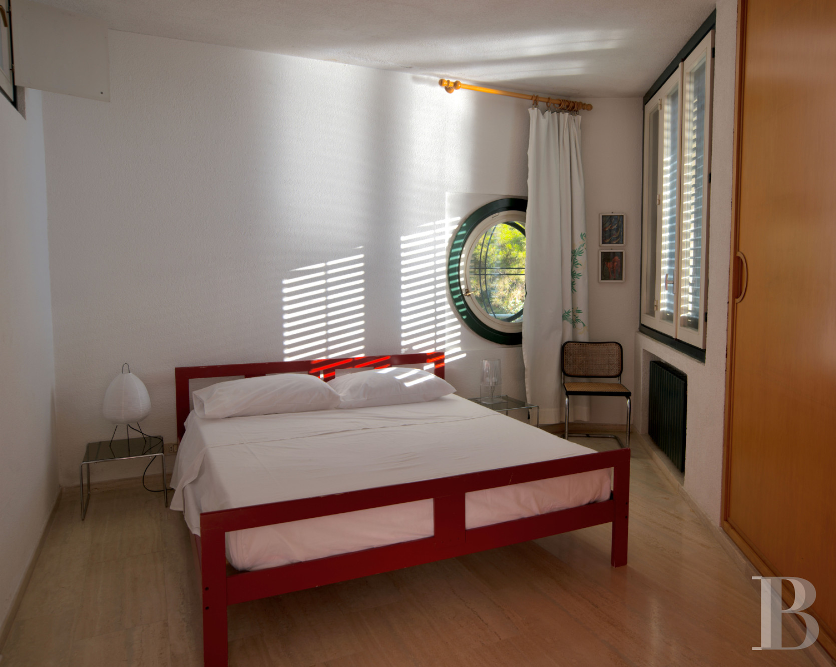 En Sicile, à l’est de Palerme, une maison d’inspiration moderniste en balcon sur la mer - photo  n°18