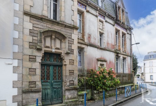 bretagne - À Quimper, un hôtel particulier du 19e s.,  ancienne demeure et atelier de l'architecte Gustave Bigot, à rénover