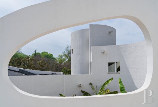 An architect-designed villa built in the 1970s near Arles, in Bouches-du-Rhône - photo  n°31