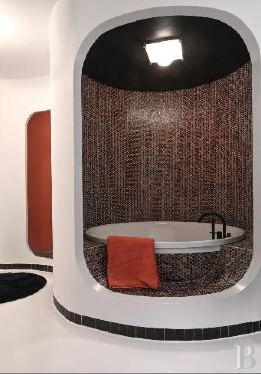 An architect-designed villa built in the 1970s near Arles, in Bouches-du-Rhône - photo  n°15