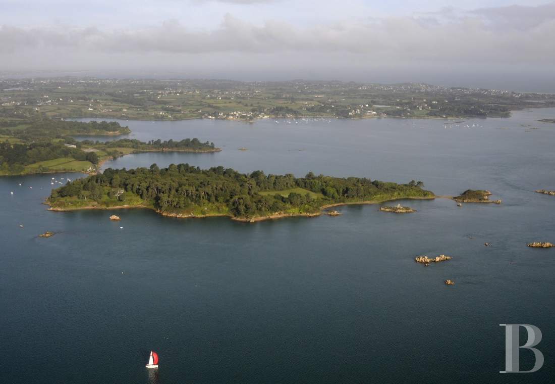 A house and island at the mouth of the Trieux in the Côtes d´Armor - photo  n°6