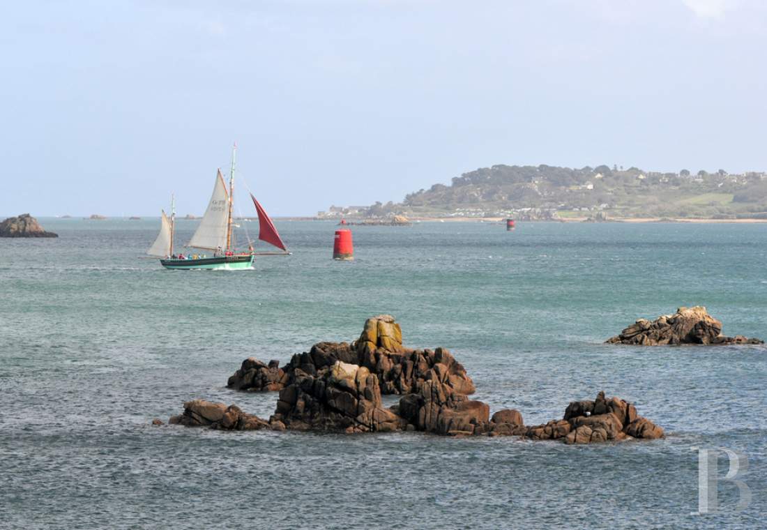 A house and island at the mouth of the Trieux in the Côtes d´Armor - photo  n°31