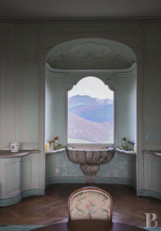 An 18th century chateau overlooking the entire valley in the Morvan, not farm from Bibracte - photo  n°16