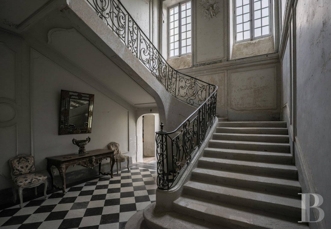 An 18th century chateau overlooking the entire valley in the Morvan, not farm from Bibracte - photo  n°14
