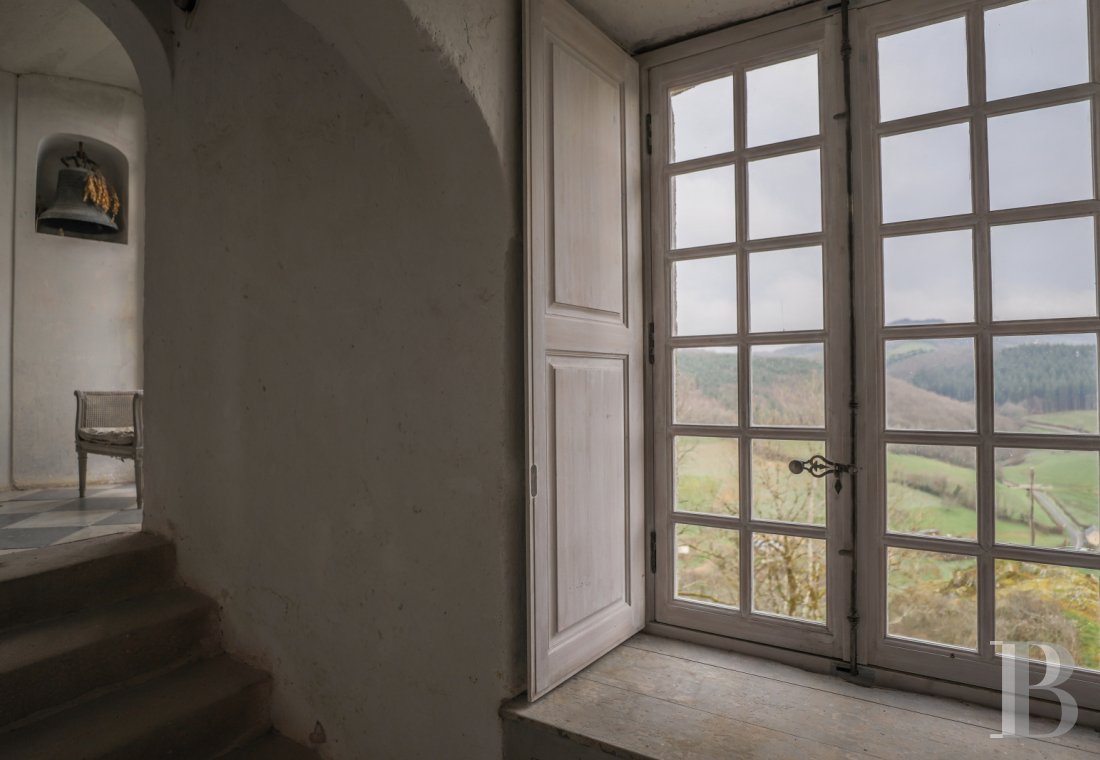 An 18th century chateau overlooking the entire valley in the Morvan, not farm from Bibracte - photo  n°30