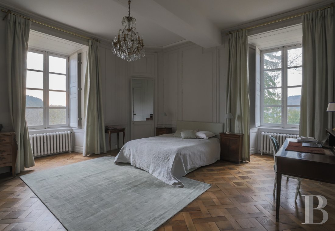 An 18th century chateau overlooking the entire valley in the Morvan, not farm from Bibracte - photo  n°29