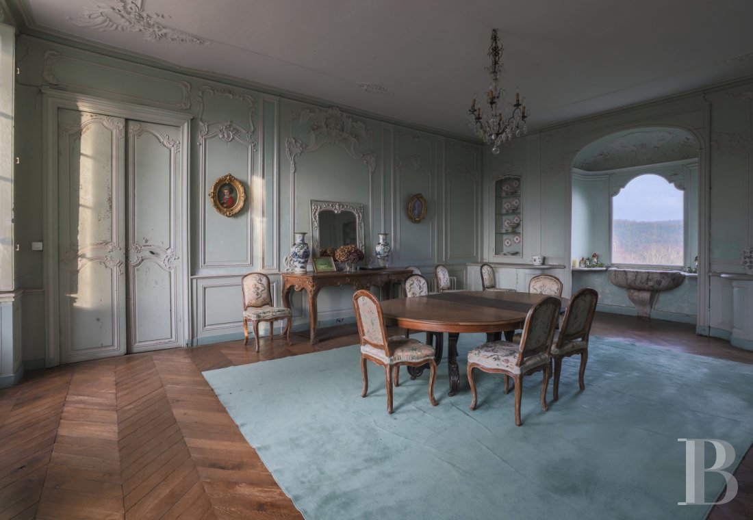 An 18th century chateau overlooking the entire valley in the Morvan, not farm from Bibracte - photo  n°17