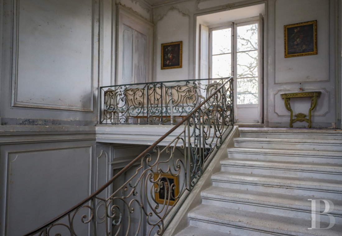 An 18th century chateau overlooking the entire valley in the Morvan, not farm from Bibracte - photo  n°21
