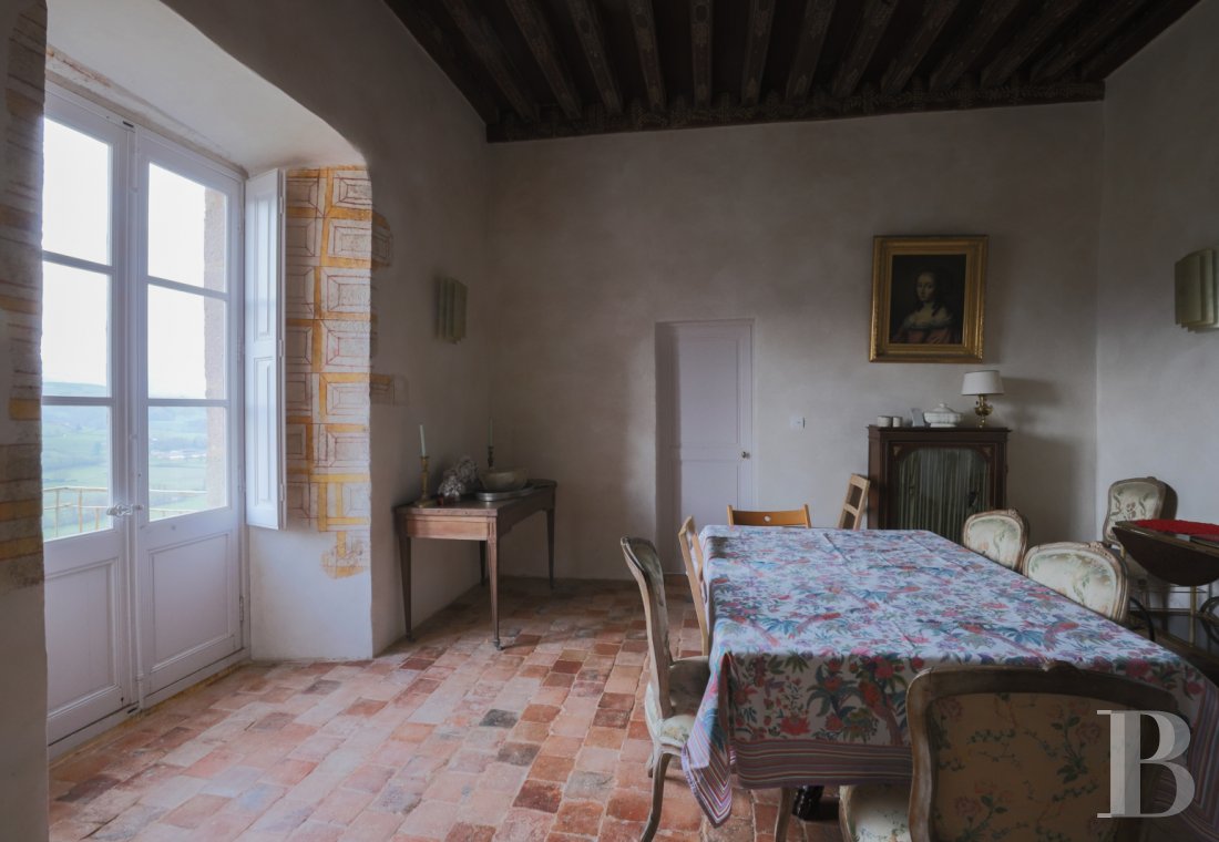 An 18th century chateau overlooking the entire valley in the Morvan, not farm from Bibracte - photo  n°18